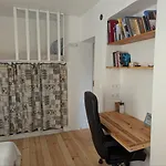 Apartman Cozy With A Fireplace In *